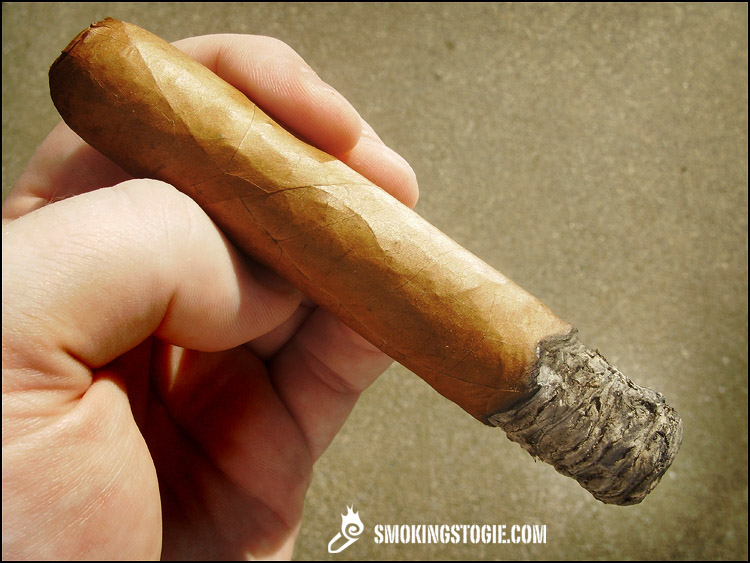 La China Pigtail Robusto 3.png