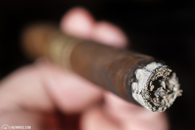 蒙巴乔 10 周年 - MOMBACHO 10TH ANNIVERSARY MAGNIFICO 雪茄