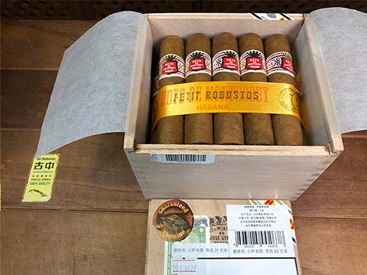 蒙特利小罗布图雪茄(Hoyo de Monterrey Petit Robustos)