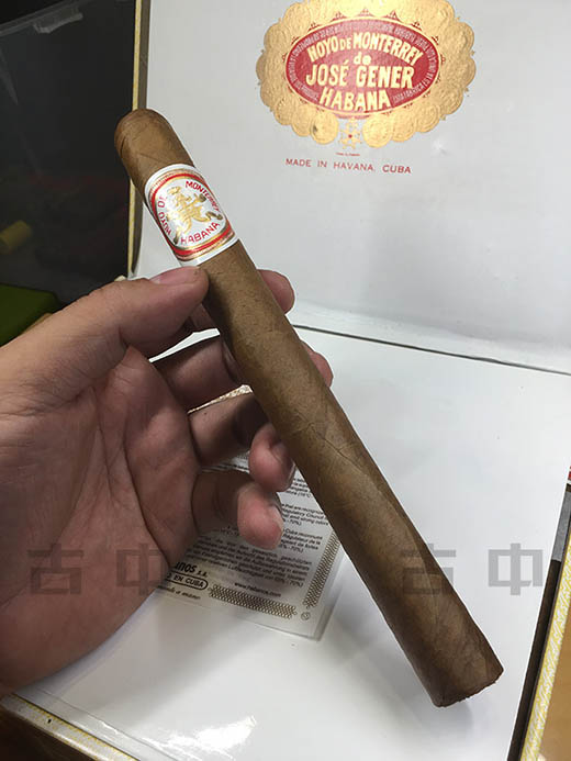 蒙特利双冠雪茄（Hoyo de Monterrey Double Corona）